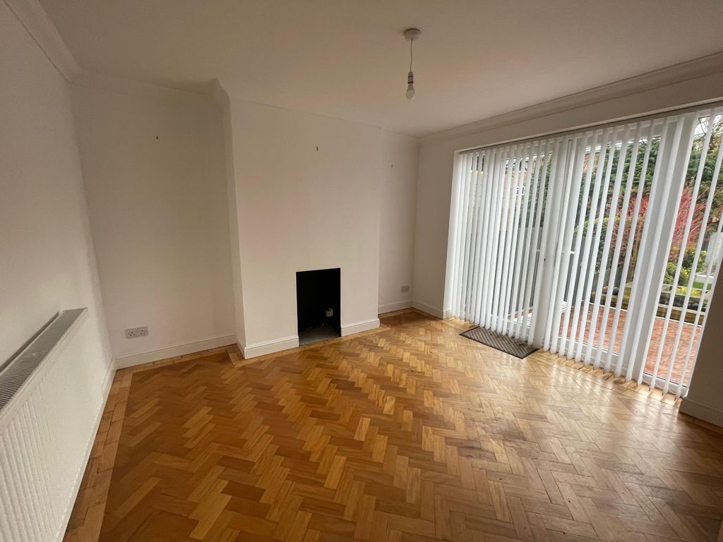 Property photo 2 of 11 Balcony