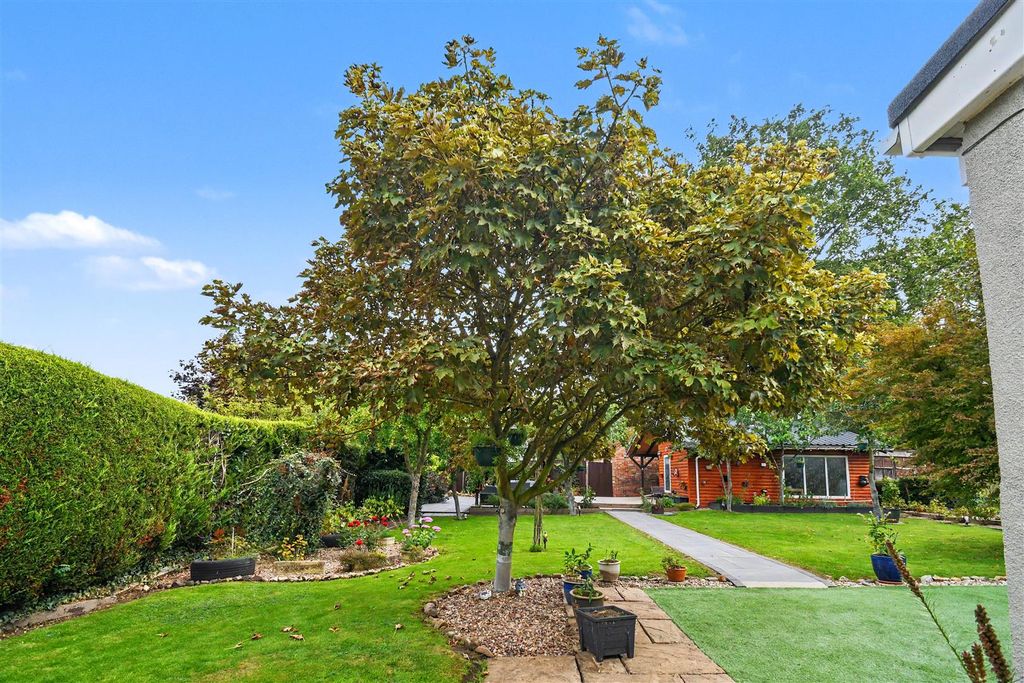 Property photo 2 of 20 Gardens
