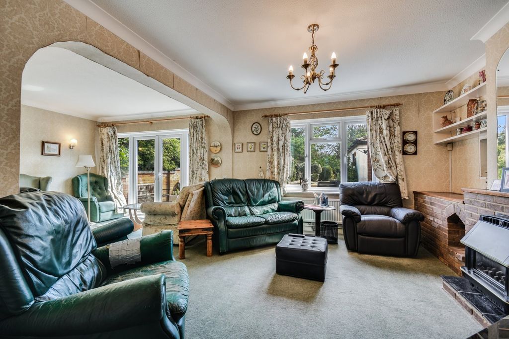 Property photo 3 of 15 Sitting Room