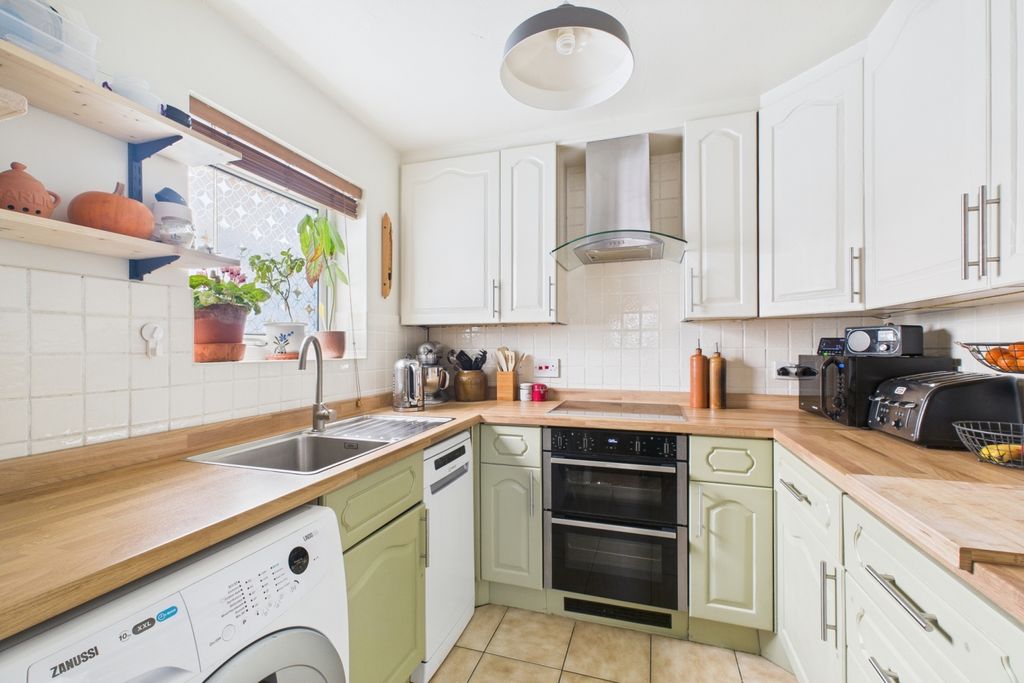 Property photo 3 of 14 Kitchen