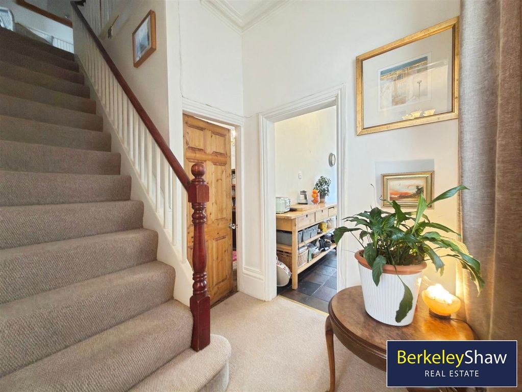 Property photo 3 of 18 19034d37--4484-BA3C-Aaf69E2A197C-25704-000003Ade07