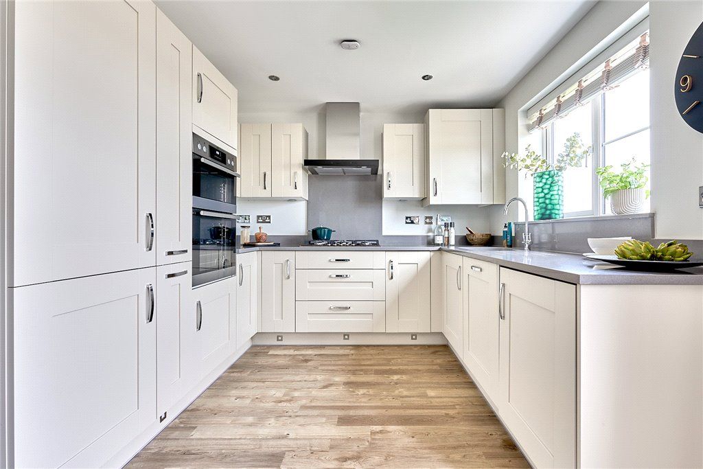 Property photo 3 of 12 Kitchen