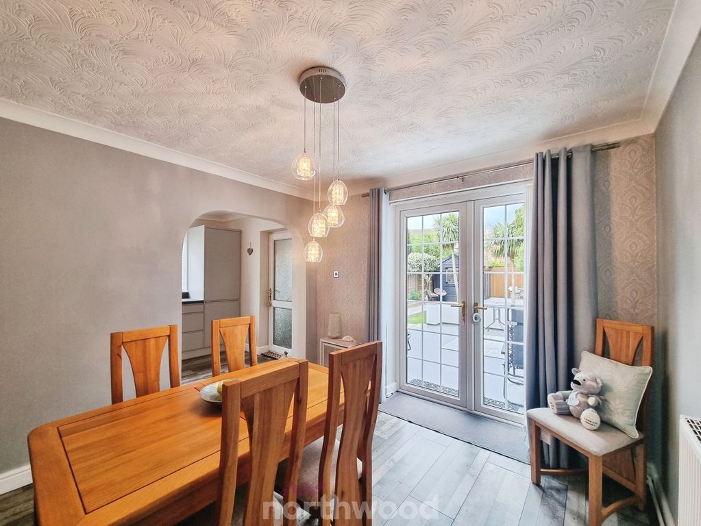 Property photo 2 of 31