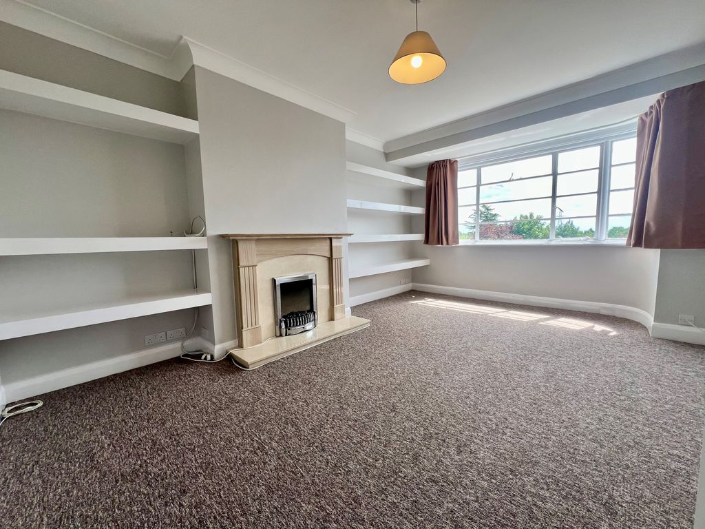 Property photo 2 of 9 Lounge