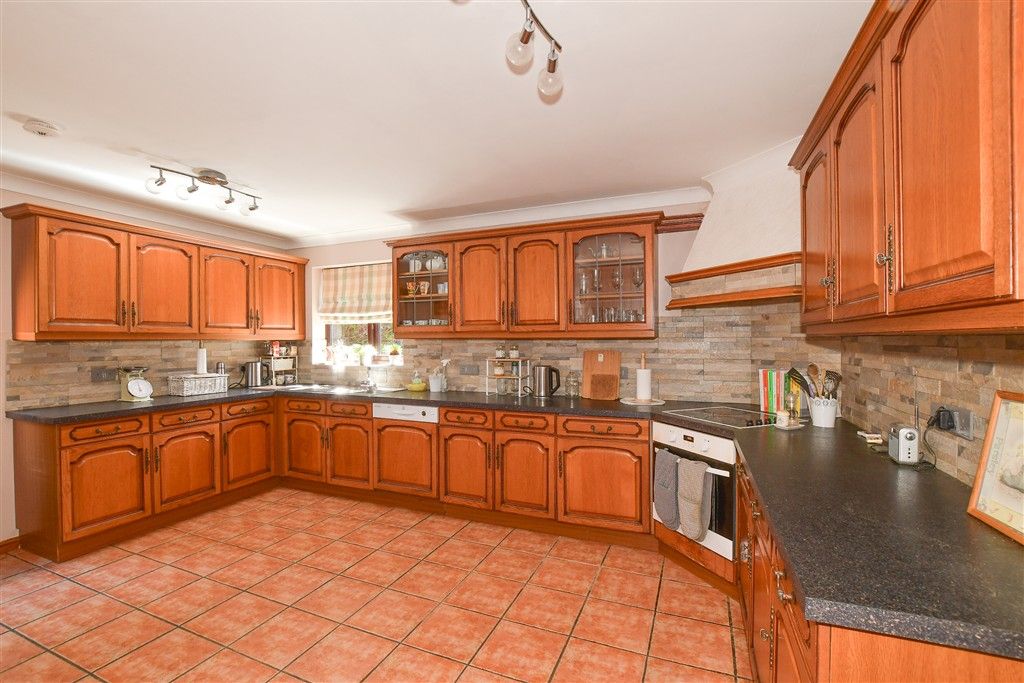 Property photo 3 of 19 Kitchen/Breakfast Room