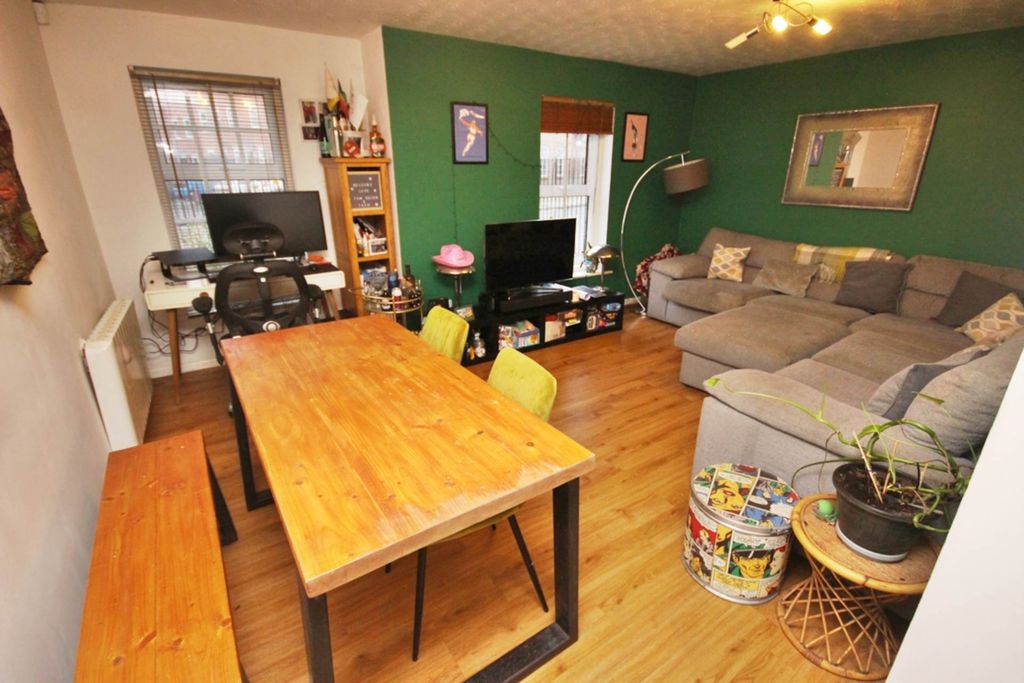 Property photo 2 of 9