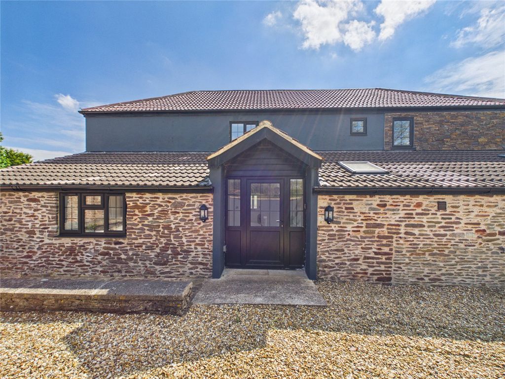 Property photo 3 of 28 Picture No. 05