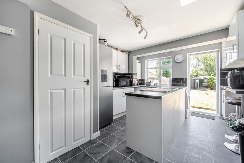 Property photo 3 of 19 1486744-15-6A4Baf...
