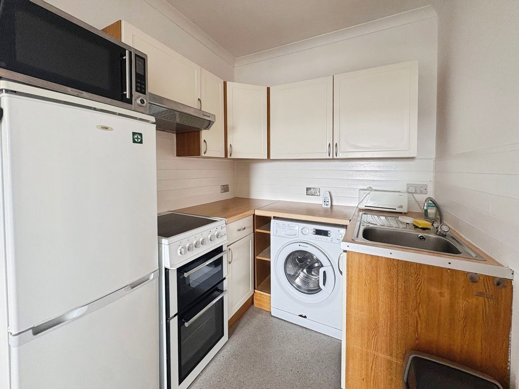 Property photo 2 of 6 Kitchen