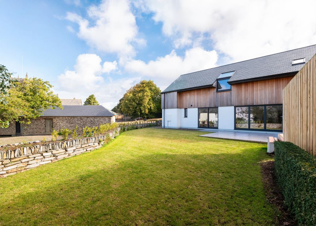 Property photo 1 of 17 1 The Coppice