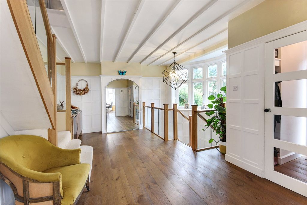 Property photo 3 of 24 Entrance Hall
