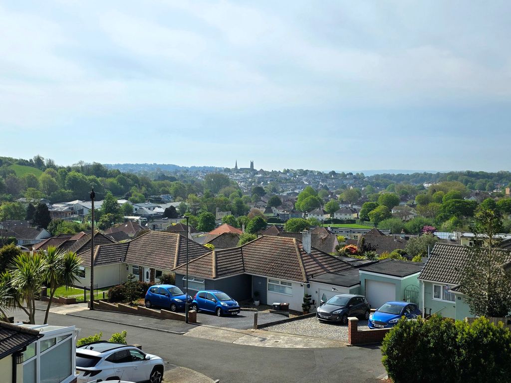 Property photo 3 of 33