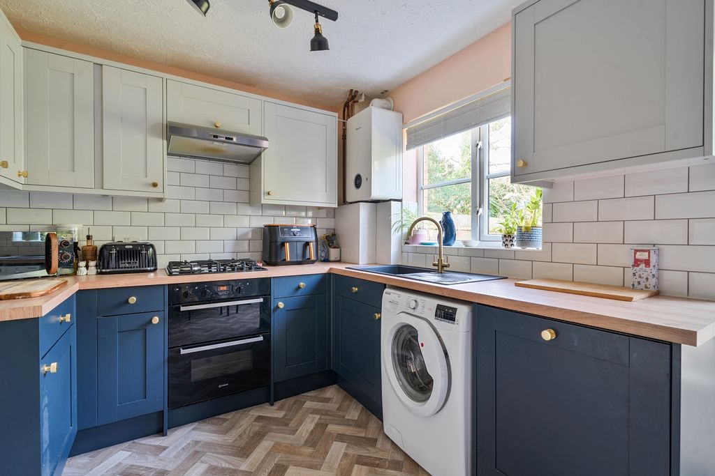 Property photo 3 of 19 1430359-6-69Baa3E75Fa14-Arw-1