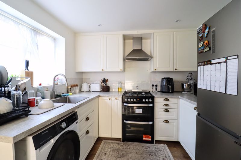 Property photo 3 of 12 Kitchen