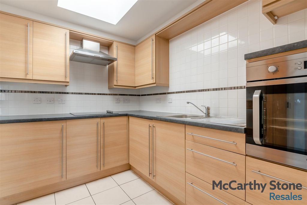 Property photo 3 of 31 8679993-Interior08.Jpg