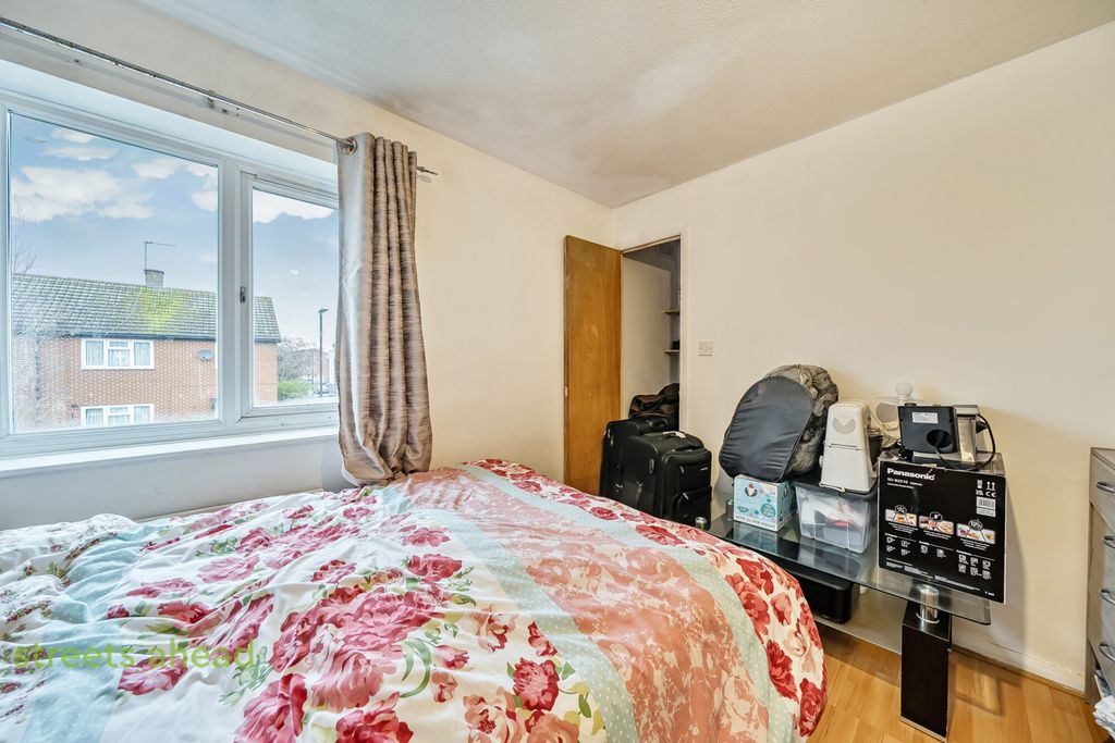 Property photo 3 of 11 Af615De2-5d64-40d...