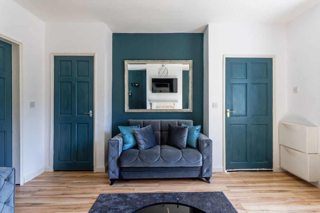 Property photo 3 of 25