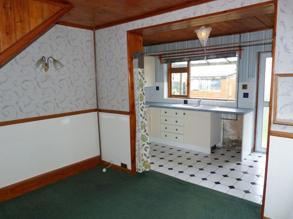 Property photo 3 of 8 Photograph 3