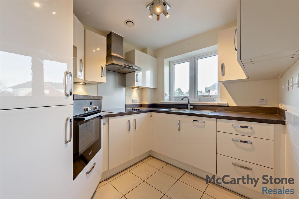 Property photo 2 of 24 Kitchen