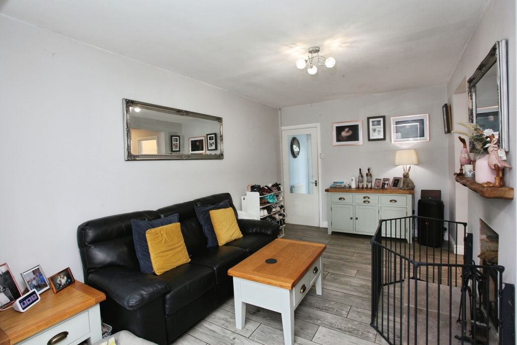 Property photo 3 of 31 Img_3708