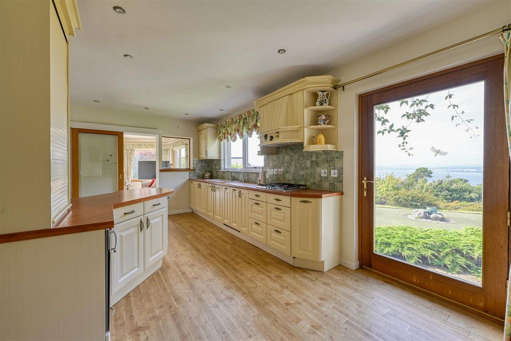 Property photo 3 of 22 Kitchen/Diner