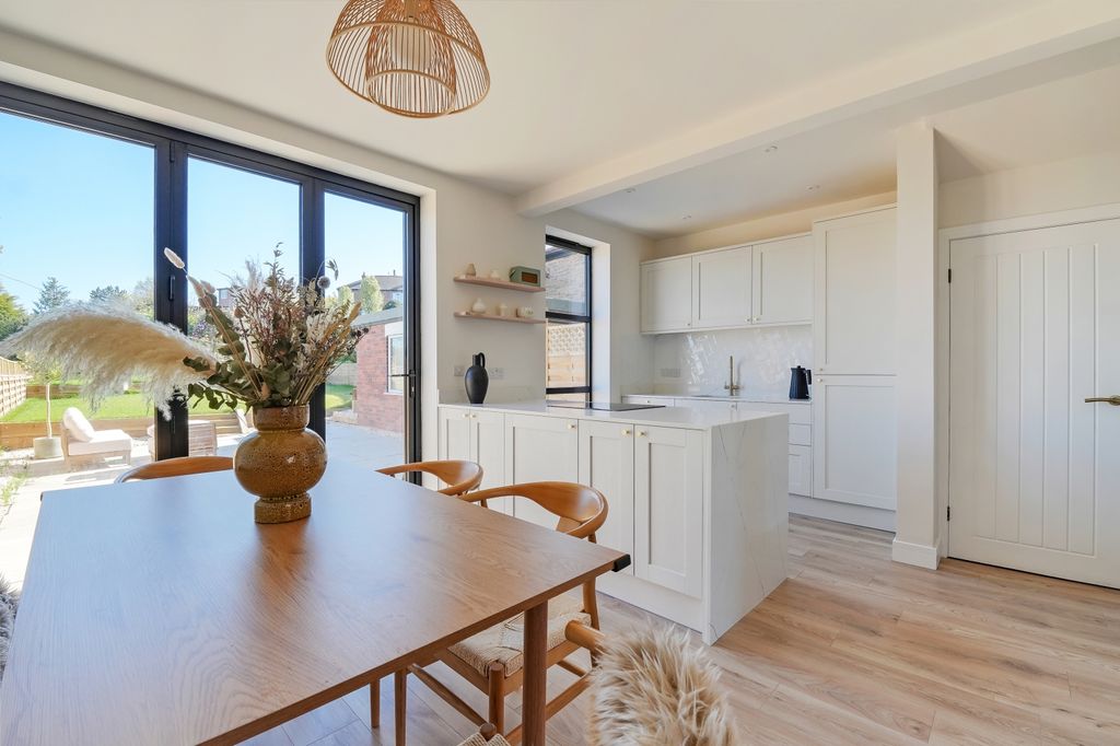 Property photo 3 of 27 Kitchen Diner