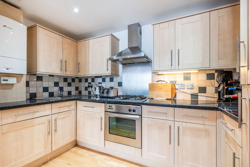 Property photo 1 of 7 -Bassingham-Road-007