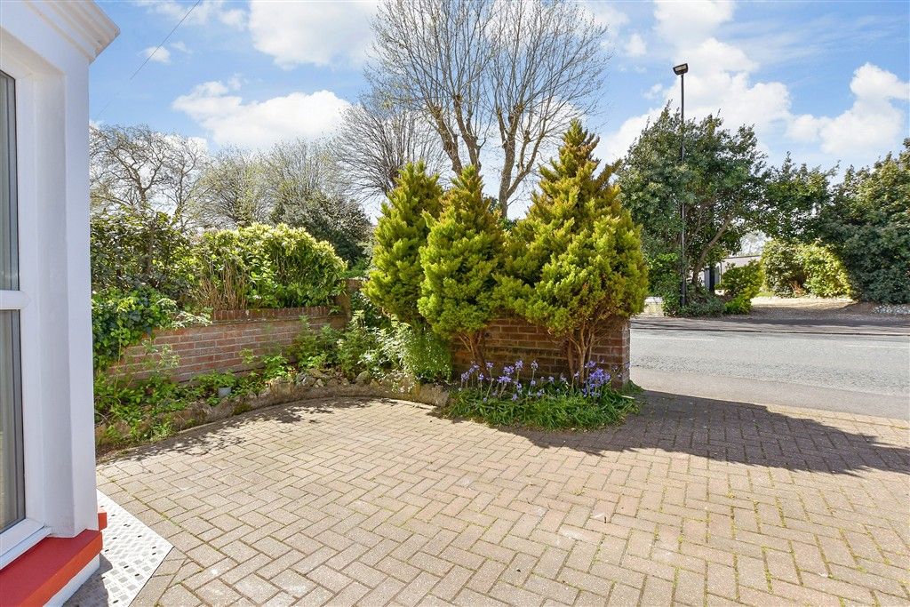 Property photo 2 of 15 Driveway/Parking