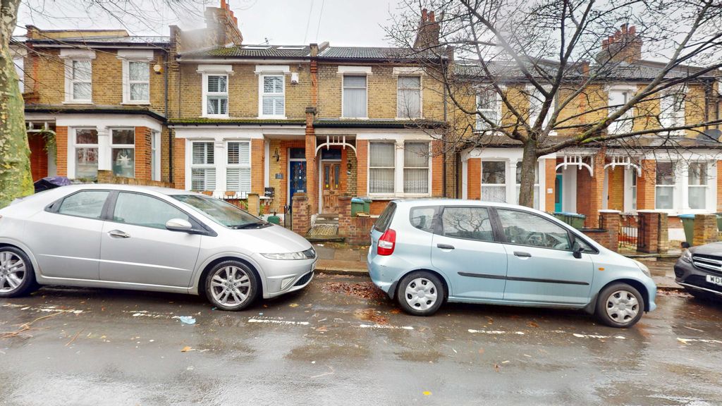 Property photo 1 of 14 69 Inverine Road, Charlton, London, Se7 7Nj