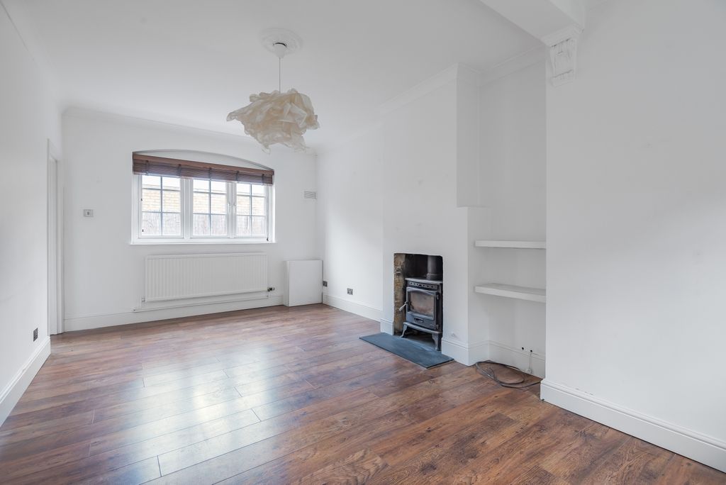Property photo 2 of 16 646898 (2)