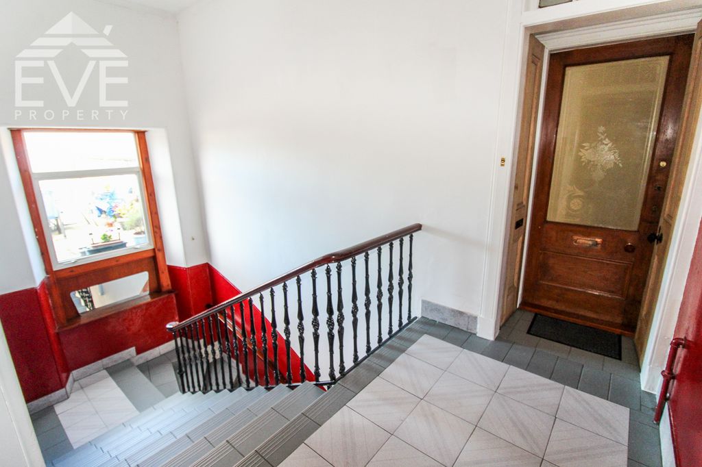 Property photo 2 of 42