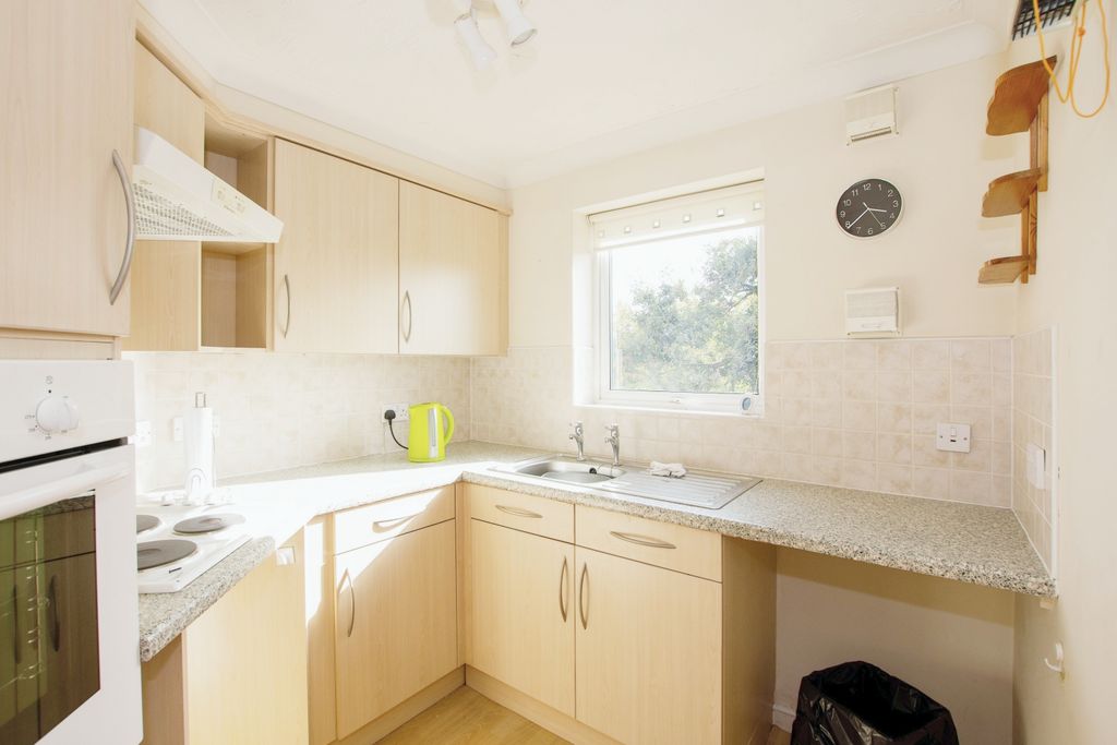 Property photo 2 of 11 Kitchen