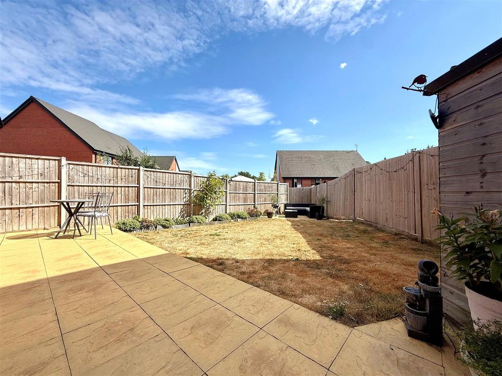 Property photo 2 of 17 Garden 2.Jpg
