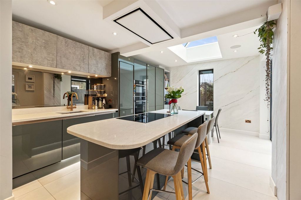 Property photo 3 of 12 Picture No. 10