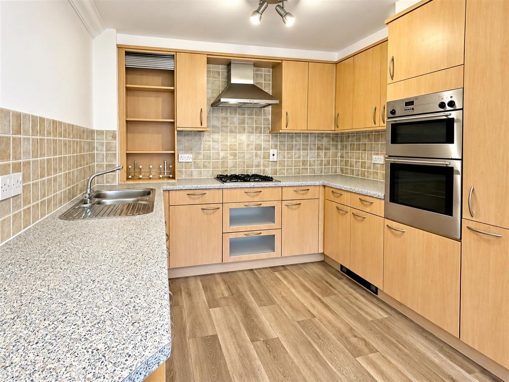 Property photo 3 of 16 Ca3E891E-4713-4004-93d9-c62802128Ecb.Png