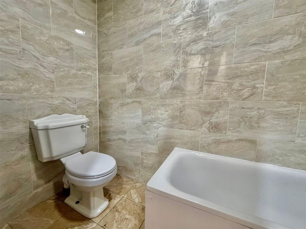 Property photo 3 of 8 Bathroom