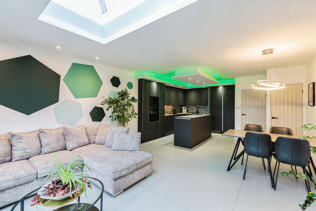 Property photo 3 of 21