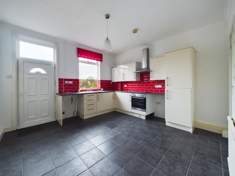 Property photo 3 of 16 Kitchen
