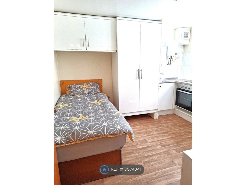 Property photo 1 of 7 Single Room
