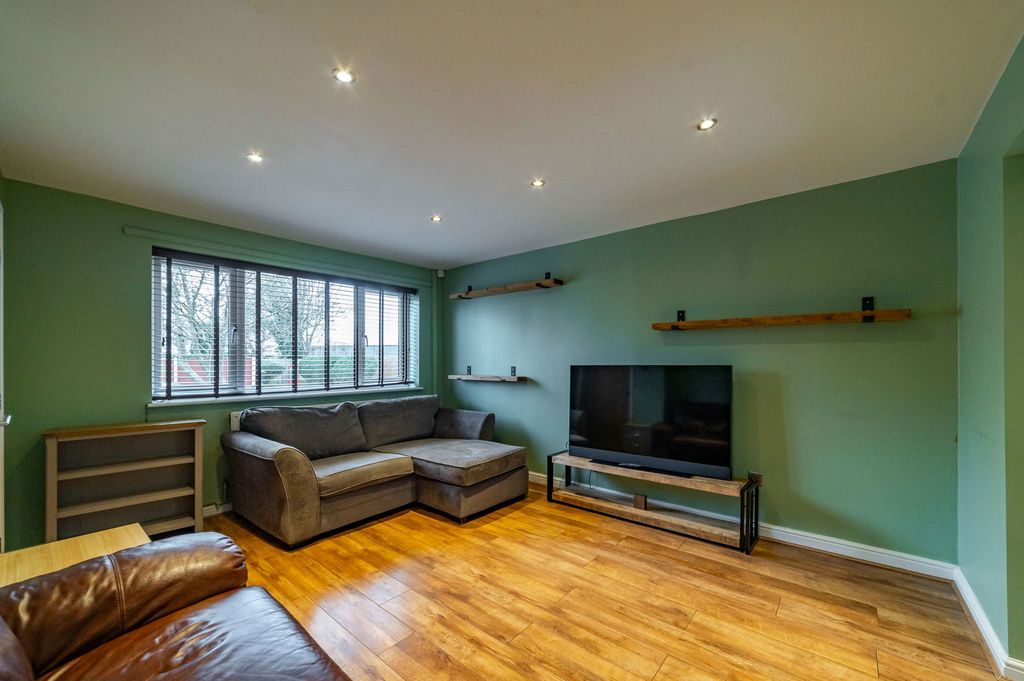 Property photo 2 of 23