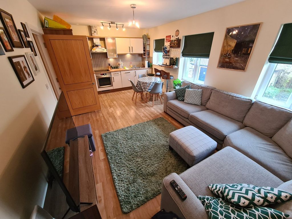 Property photo 2 of 9