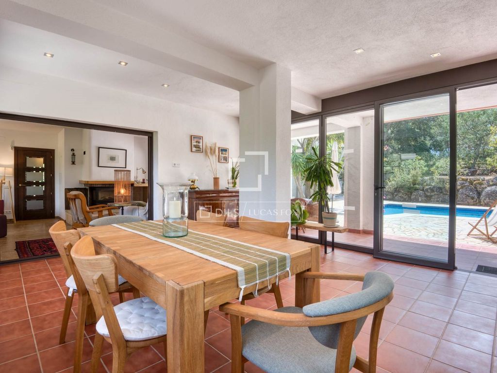 Property photo 3 of 49