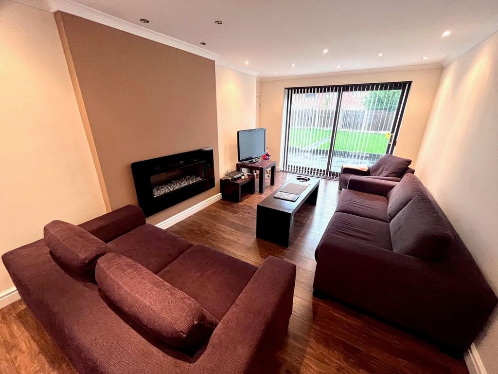 Property photo 3 of 9 Lounge 2.Jpg