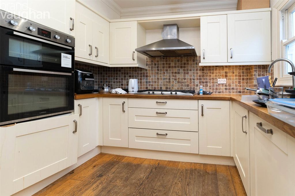 Property photo 2 of 25 Picture No. 18