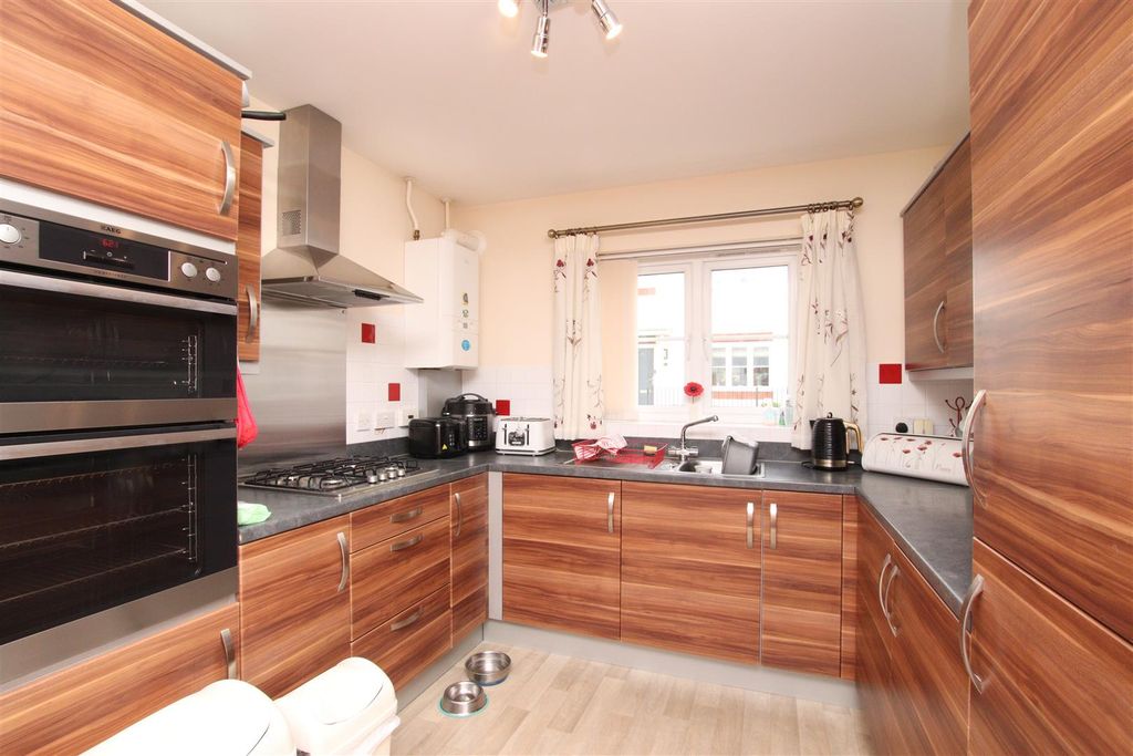 Property photo 3 of 17 Kitchen.Jpg