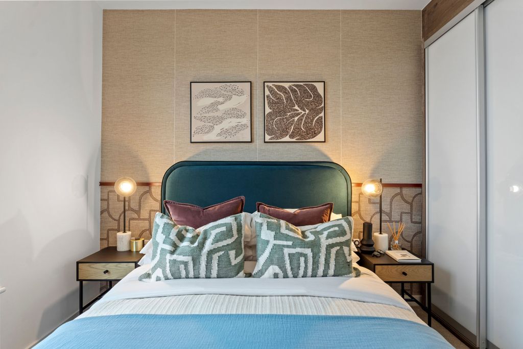 Property photo 1 of 6 Bedroom Close Up