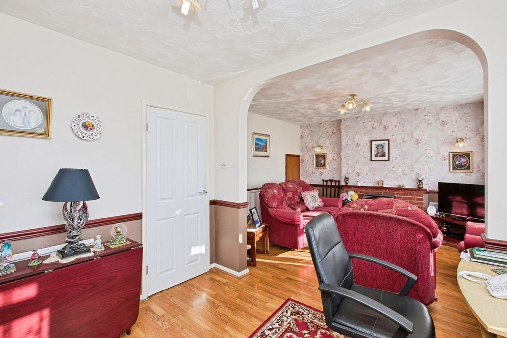 Property photo 3 of 20 Dining Area