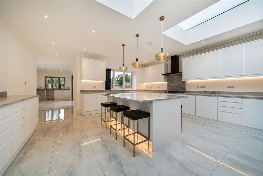 Property photo 3 of 20 1370984-11-68F6202835222.Jpg