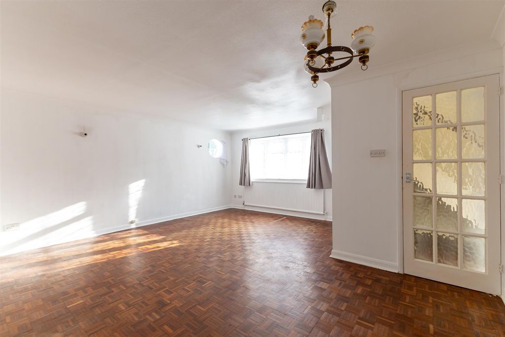 Property photo 2 of 14 Untitled-2779.Jpg