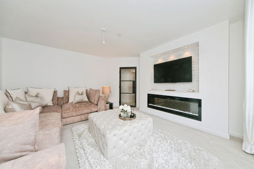 Property photo 2 of 23 Pbox-Img.Jpg